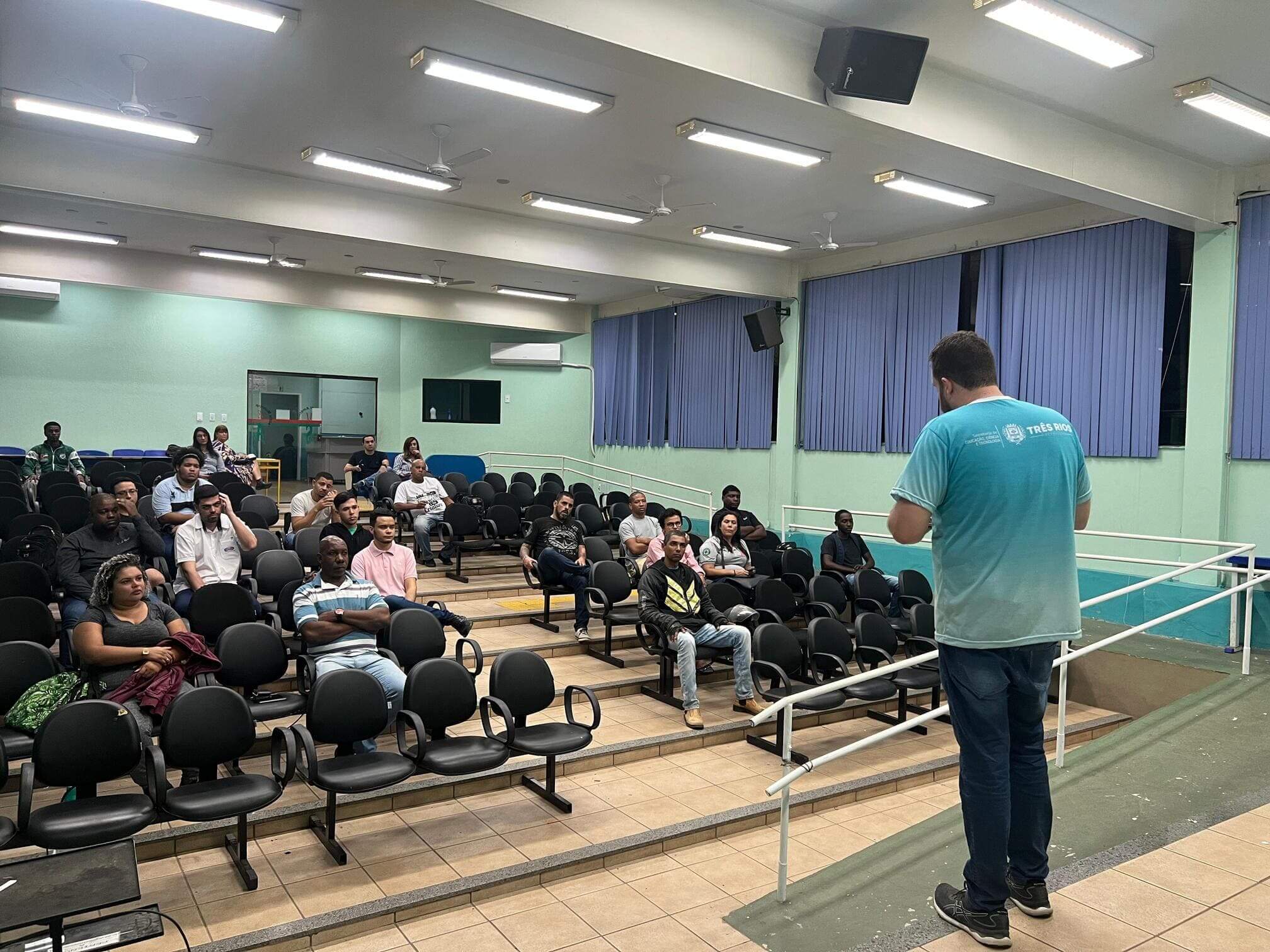 Aula inaugural marca início do Curso Gratuito de Operador de Empilhadeira em Três Rios
