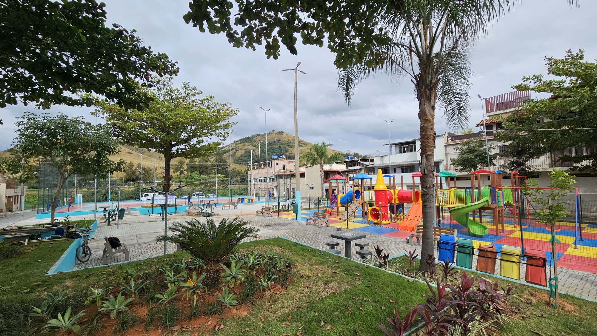 Prefeitura de Três Rios entrega reforma da Praça Zaqueu Esmeraldo, no bairro Triângulo