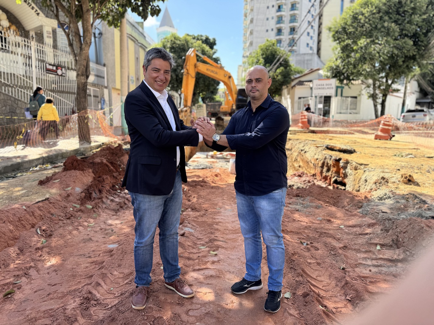 Senador Carlos Portinho visita Três Rios, reforça apoio ao prefeito em exercício Jonas Dico e acompanha obras da GAP 3