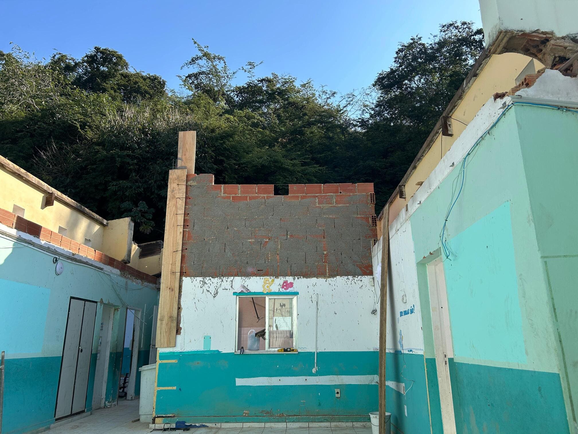 Prefeitura de Três Rios avança na reforma da Escola São João Batista, no Caixa D’água