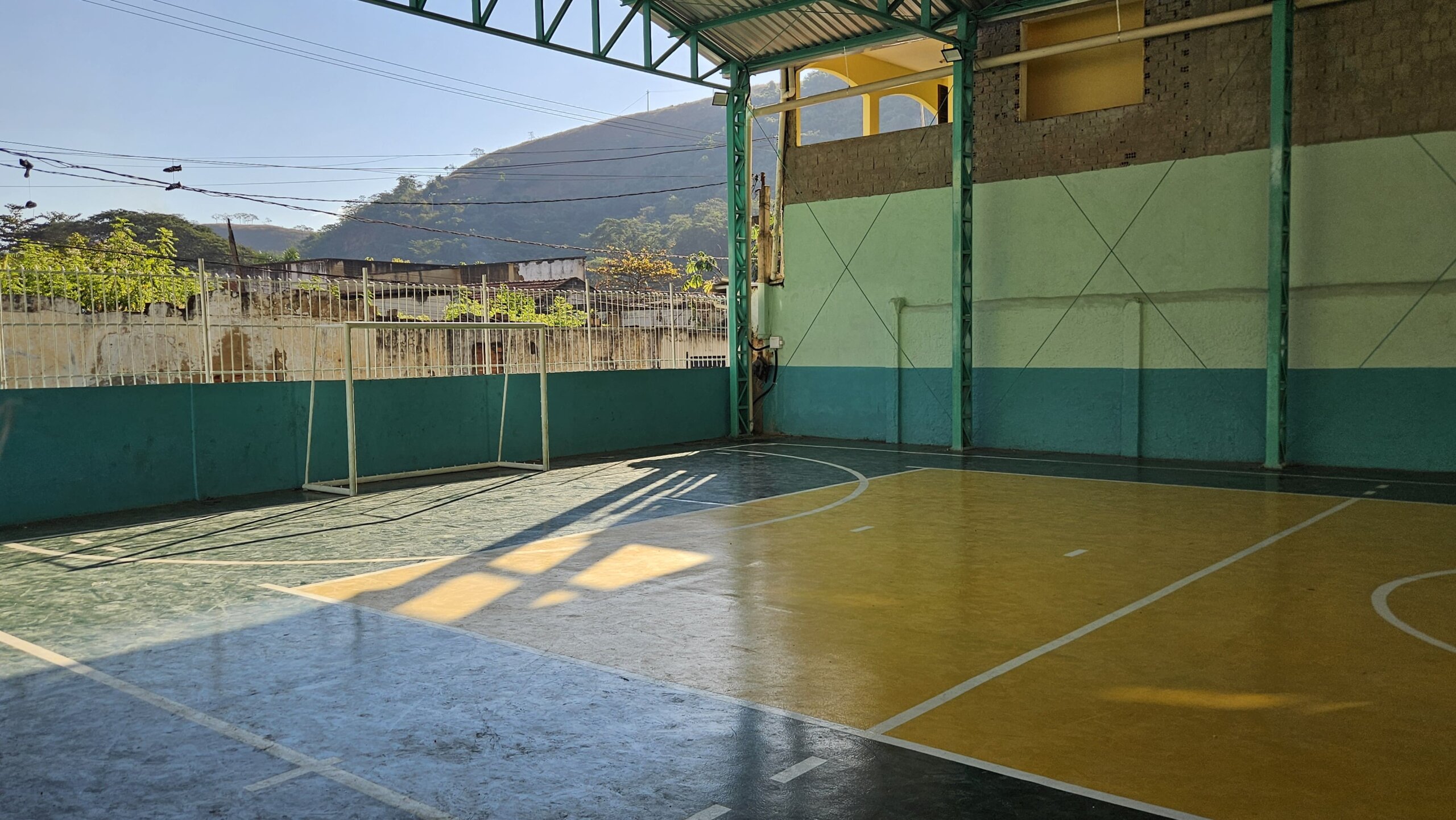 Prefeitura de Três Rios amplia investimentos no esporte com reforma de quadras poliesportivas em vários bairros