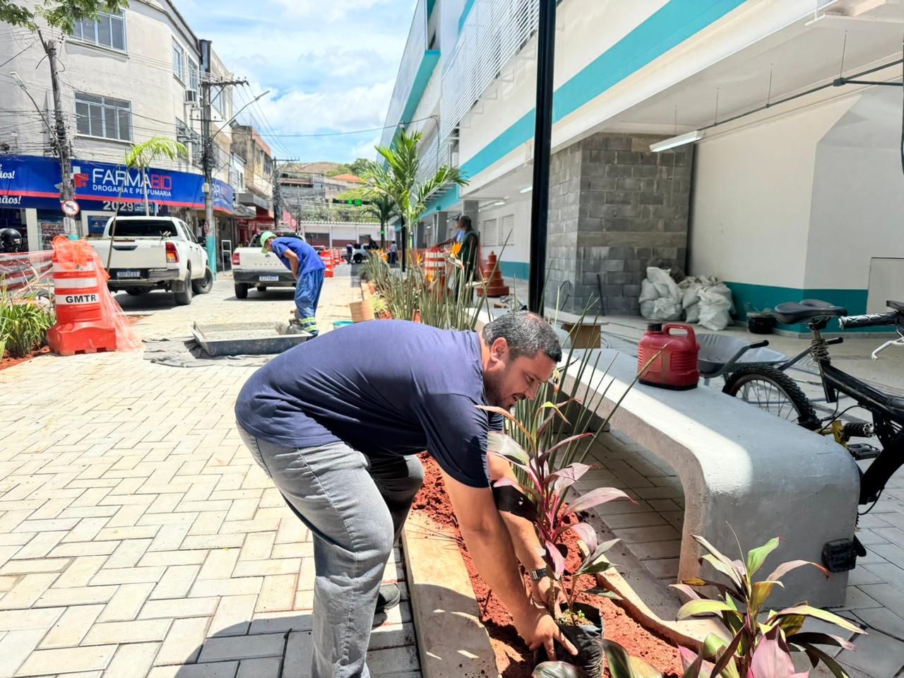 Secretaria de Meio Ambiente inicia ornamentação do boulevard Roberto Silveira