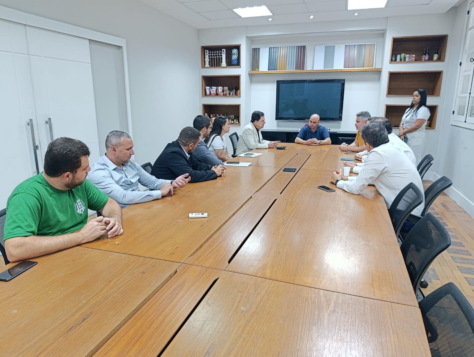 Prefeito Jonas Dico e diretor da Suprema assinam escritura para implantação de ambulatório de saúde em Três Rios