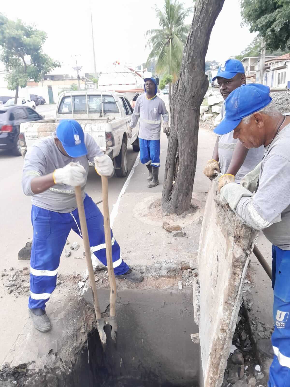 Secretaria de Drenagem Urbana dá continuidade à limpeza de bueiros e córregos em Três Rios