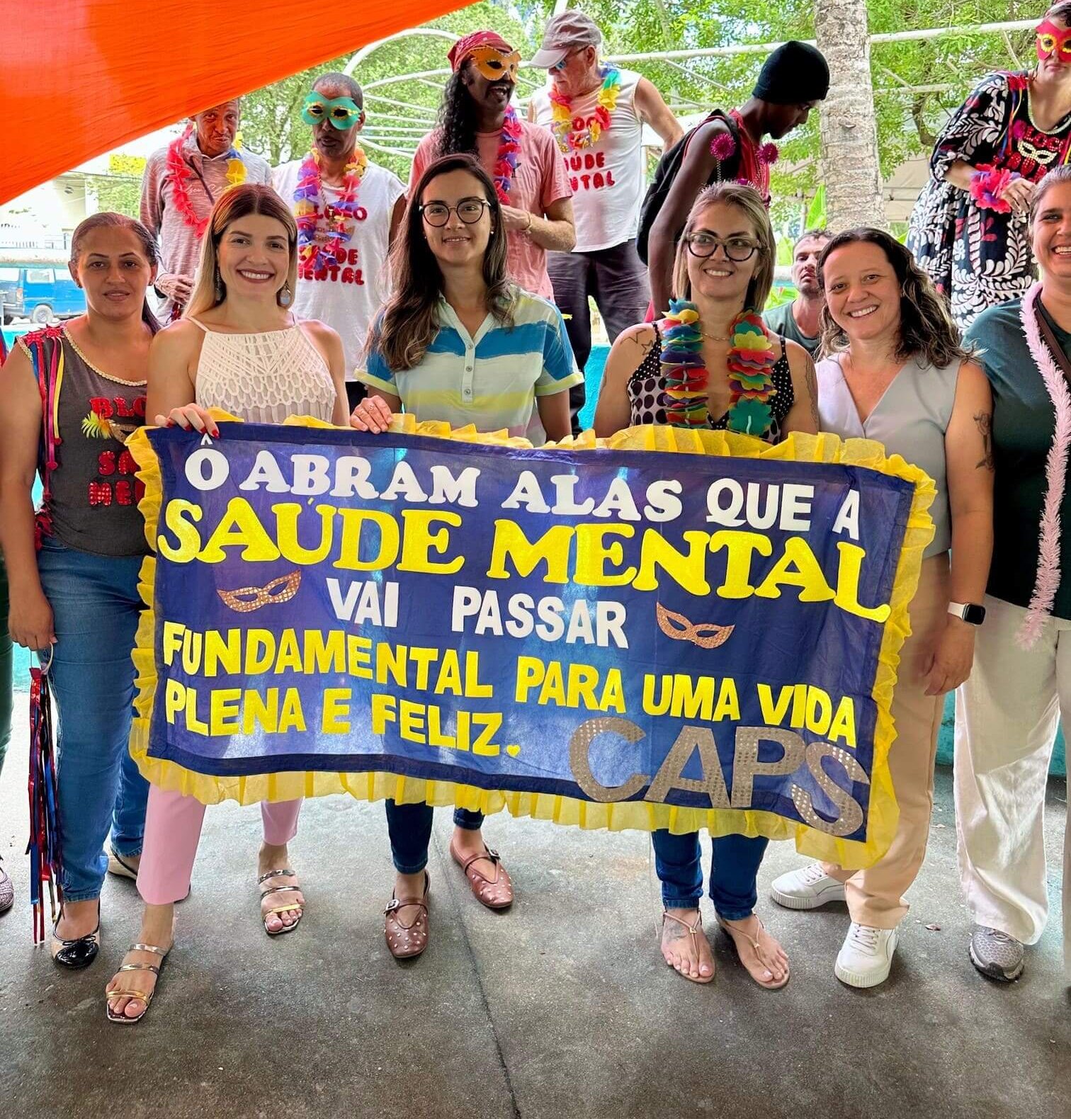 Bloco CAPS Folia leva alegria à Praça São Sebastião