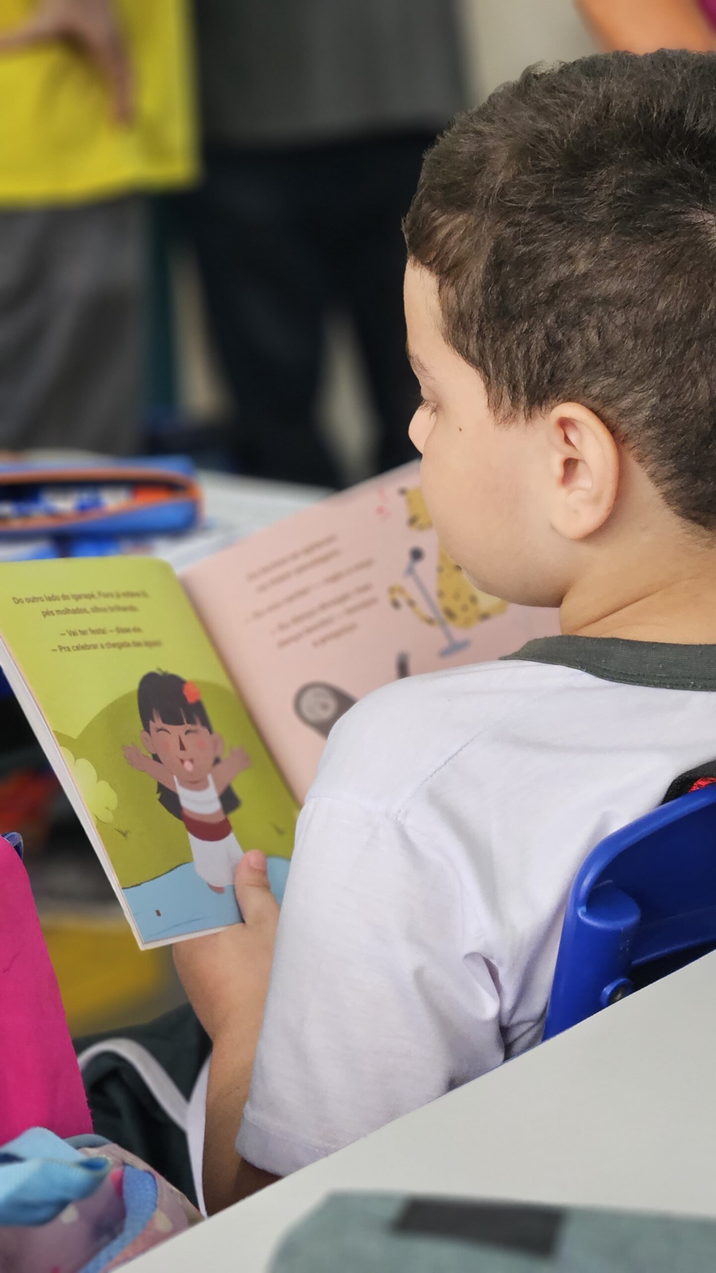 Rede municipal de Três Rios recebe mais de mil livros para fortalecer alfabetização