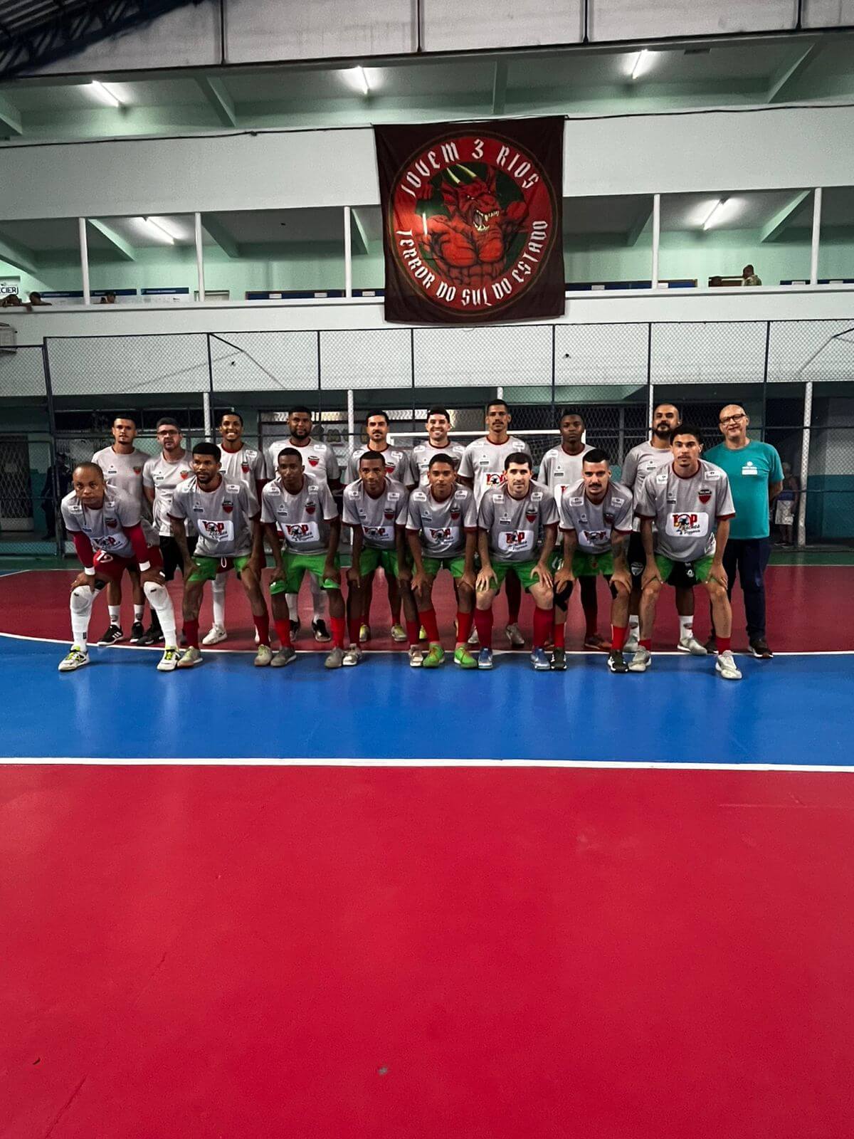Três Rios vence confronto decisivo, garante liderança do grupo A e avança direto às quartas da Copa Rio Sul de Futsal
