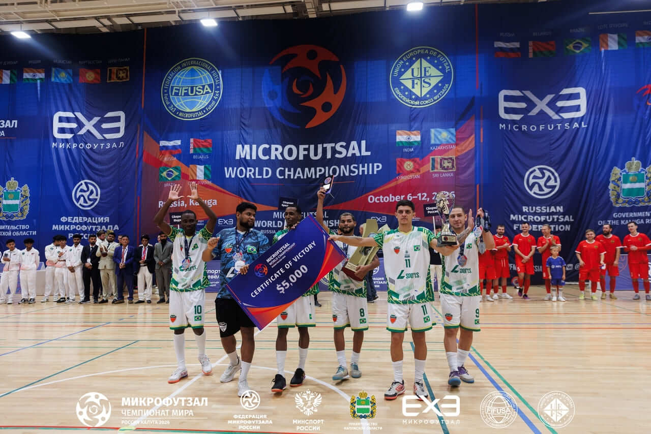 Prefeito Jonas Dico recebe atletas trirrienses vice-campeões do Mundial de microfutsal na Rússia