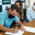 Prefeito Joa assina convênio para abertura do CEAM (Centro Especializado de Atendimento da Mulher Vítima de Violência Doméstica)