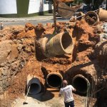 Prefeitura realiza construção de poço de visita na Avenida Alberto Lavinas
