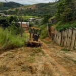 Prefeitura de Três Rios realiza melhorias na Rua Leonel de Souza, no Pilões 