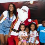 Papai Noel realiza entrega de presentes para a criançada