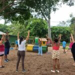 Crianças e mães participam das atividades da Colônia de Férias da Casa do Autista