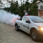 Carro fumacê vai percorrer bairros com maior índice de casos de dengue em Três Rios