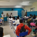 Vigilância Ambiental realiza trabalho de conscientização contra a dengue no Ciep 456