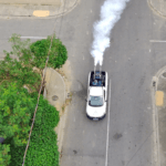 Carro fumacê circula os bairros com maior número de casos de dengue