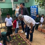 Secretaria de Agricultura leva oficinas de hortas a alunos da Escola Municipal Carlos Ribas