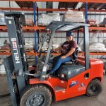 Prefeitura de Três Rios promove aula inaugural do Curso de Operadora de Empilhadeira em edição especial para o Mês da Mulher 