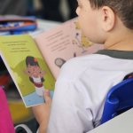 Rede municipal de Três Rios recebe mais de mil livros para fortalecer alfabetização